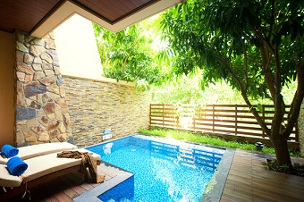 hiltopvilla_pool.bmp